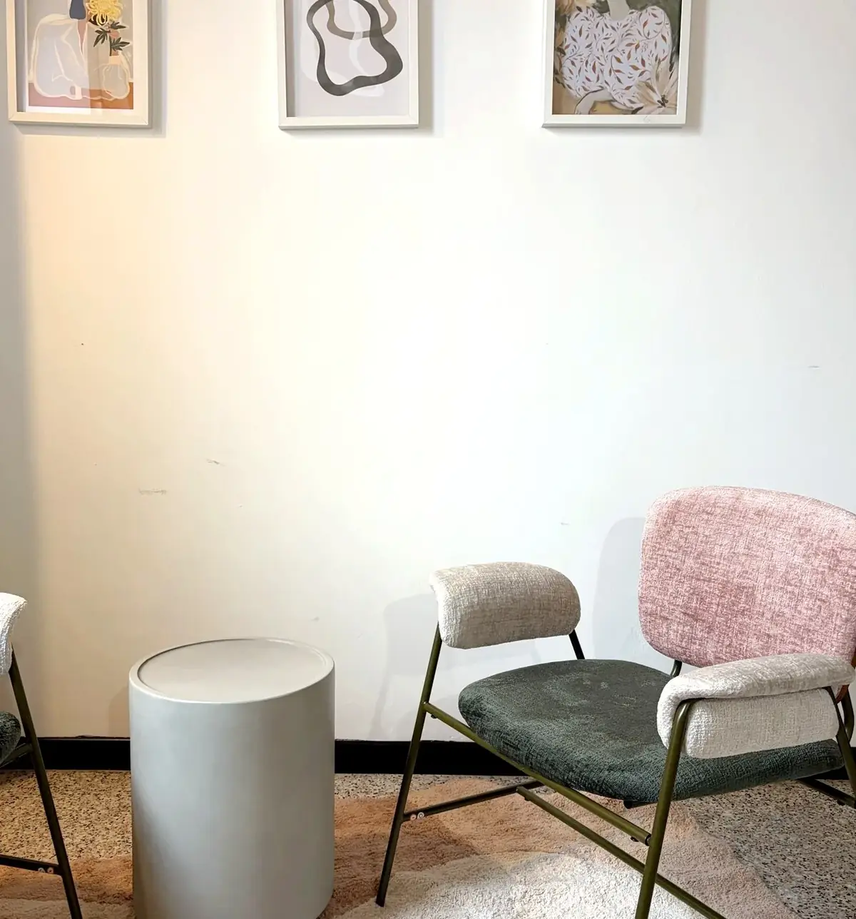 Dettaglio arredamento studio psicologico Brescia